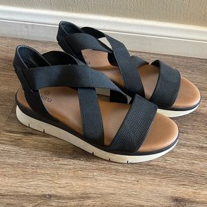 Comfortable platform sandals size 7
